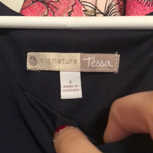 Dress (worn once) size 4 - Picture 2 of 3